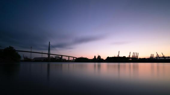 Blauestunde an der Köhlbrandbrücke