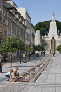 friedlich spielendeKinder in Verdun