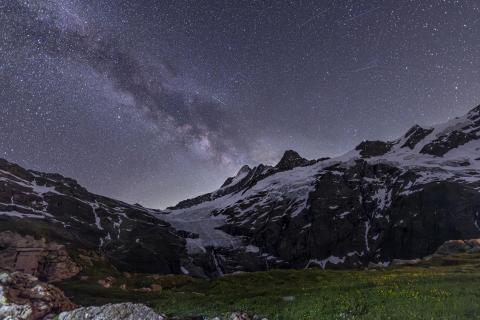 Die Milchstrasse über dem Grindelwaldgletscher