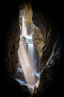 Erste Sonnenstrahlen in der Klamm