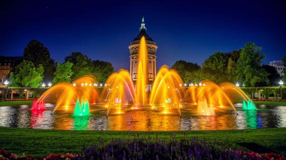 Wasserturm Mannheim mit Brunnenanlage