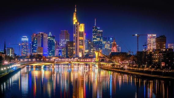 Frankfurt am Main Skyline bei Nacht