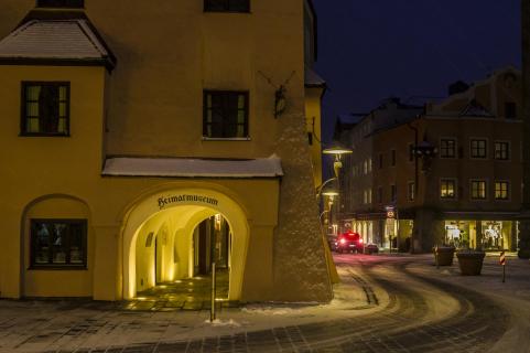 Traunstein bei Nacht