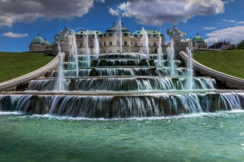 Schloss Belvedere mit Brunnen und Kaskaden in Wien