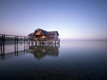  Das große Bootshaus in Stegen am Ammersee