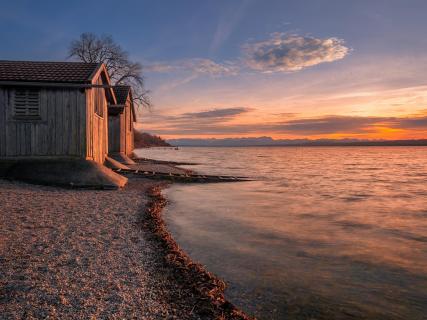 Bootshäuser in der Abendsonne