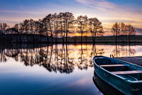 Boot im Sonnenuntergang