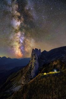 The stone crown under the stars