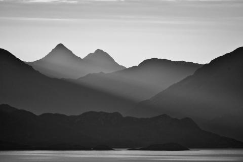 Armadale auf Skye, Schottland, Sonnenaufgang in Armadale auf Skye, Blick aufs Festland