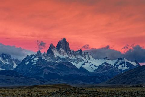 Argentinien, Sonnenaufgang über dem Fitz Roy Massiv in der Nähe von El Chaltén