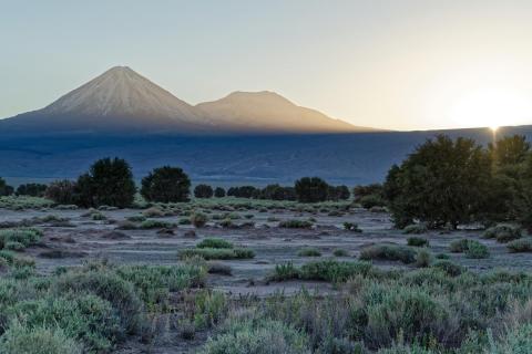 Chile, Atacama, Sonnenaufgang am Vulkan Licancabur