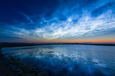 Leuchtende Nachtwolken über der Ostsee bei Laboe (Deutschlan