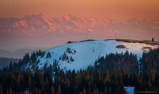 Das Herzogenhorn vor Alpenpanorama in der Abendsonne