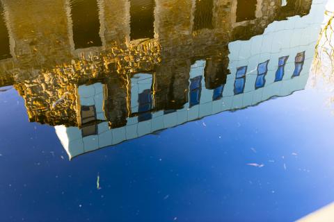 Spiegelung auf Wasser