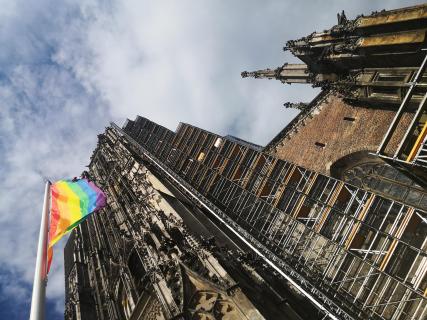 Münster mit Regenbogenflagge