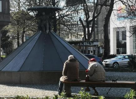 Am Atlantenbrunnen