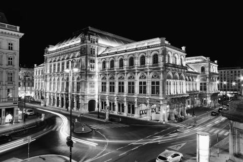 Wiener Oper bei Nacht