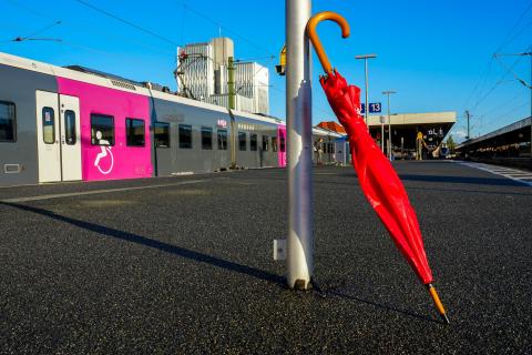 Einsam am Bahnsteig
