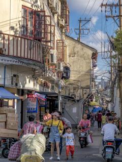 Streetlife in Shanghai 2