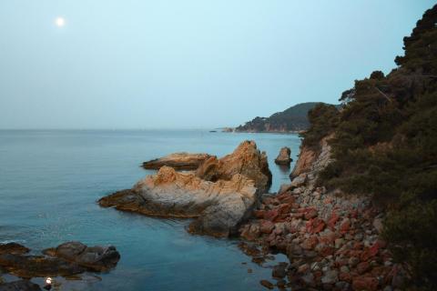 Vollmond am Morgen in Lloret de Mar 