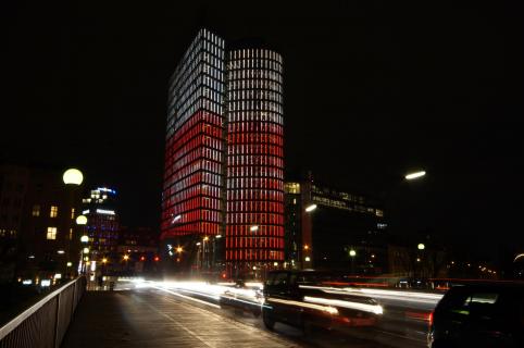 Hochhaus bei Nacht