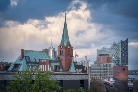 Stadtblick Hamburg mit Elbphilharmonie