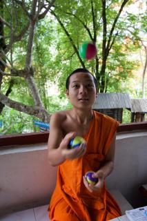 Der jonglierende Mönch