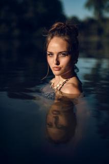 Julia im Wasser