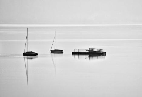 zwei Boote im Spiegel 