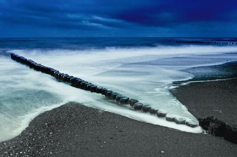 Eiswasser über den Buhnen 072