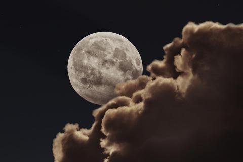 Wolken mit Mond 40