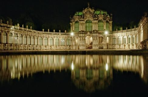 Zwinger at night 