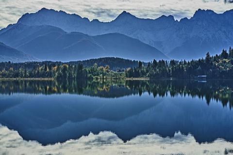 Spiegelung am See