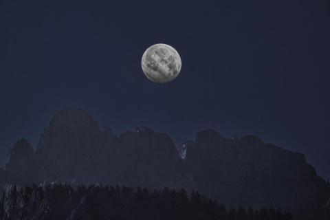 moon over Karwendel peak 5