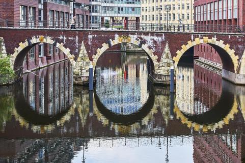 Bogenbrücke 82