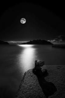 Mittelmeer mit Mond