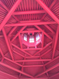 Rote Dachkonstruktion