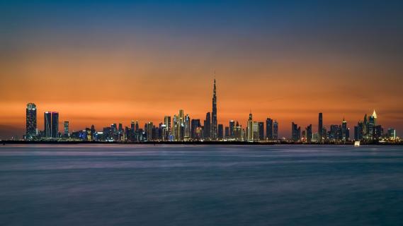 Skyline Dubai im Sonnenuntergang