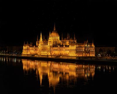 Budapester Parlament bei Nacht 