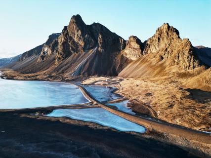 Berge und Wasser