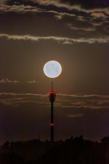 Vollmond auf Funkturm