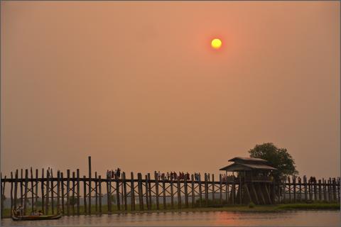 Sonnenuntergang an der U-Bein-Brücke