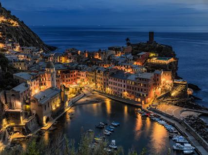  Vernazza bei Nacht