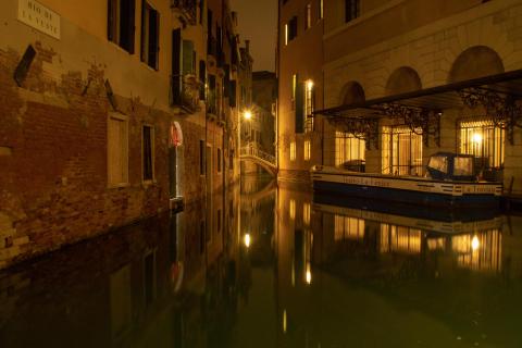 La Fenice bei Nacht