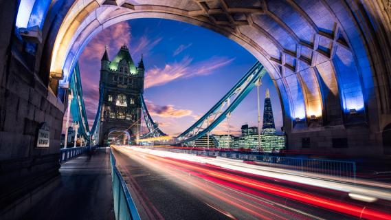 Tower Bridge bei Nacht