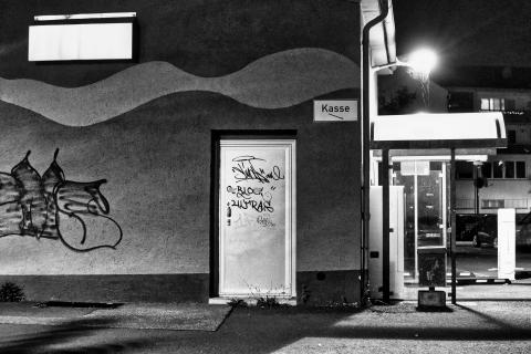 Nachts am Kassenautomat