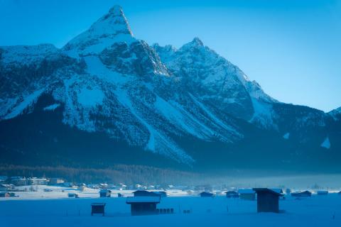 Tiroler Zugspitzarena bei leichtem Nebel