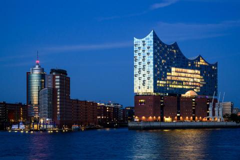 Elbphilharmonie am Abend