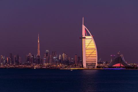 Burj al Arab mit Dubai Skyline