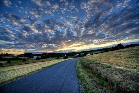 Abend über Stoppelfeldern